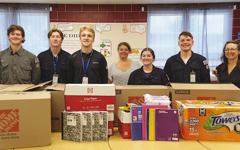 From left: Chalmette Re. ning PBF Energy Summer Interns Zaine Hutchison, Beau Dupuy, Arie Linton, CES Principal Katie McNab, Jaycee Spillman, Davis McCaleb, CES Assistant Principal Meg Lancaster.