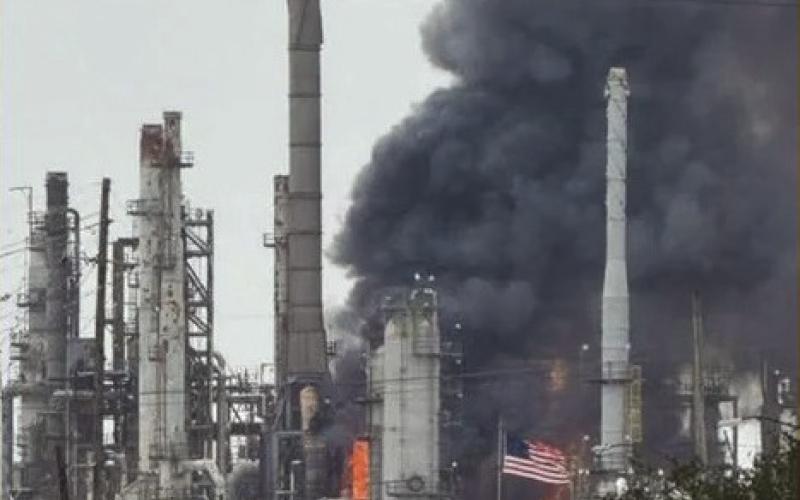 An explosion and . re broke out at Chalmette Re. nery just before 1 p.m. on Friday May 8. No injuries have been reported. Photo from WWL
