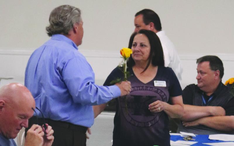 Kiwanis Holds Spiritual Aims Meeting To Honor Late Club Members