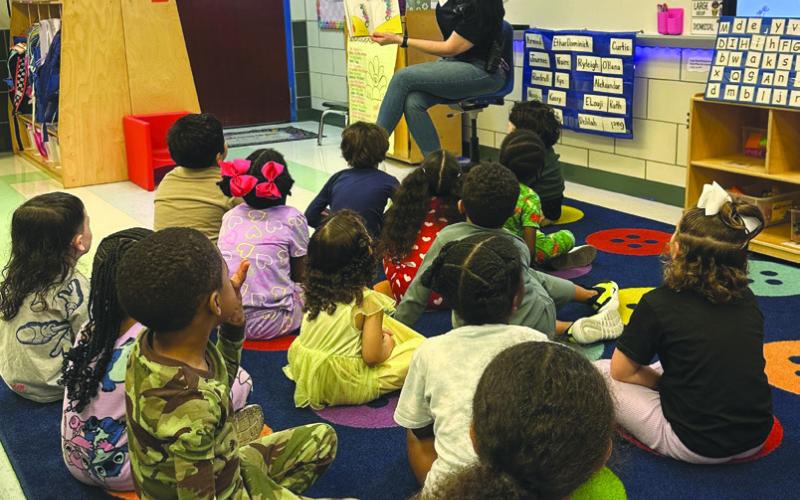 Lt. Michelle Canepa of the Special Investigations Division, who serves as the Sheri 's O ce school liaison, visited Arabi Elementary to read to students during the school’s Literacy Week festivities.
