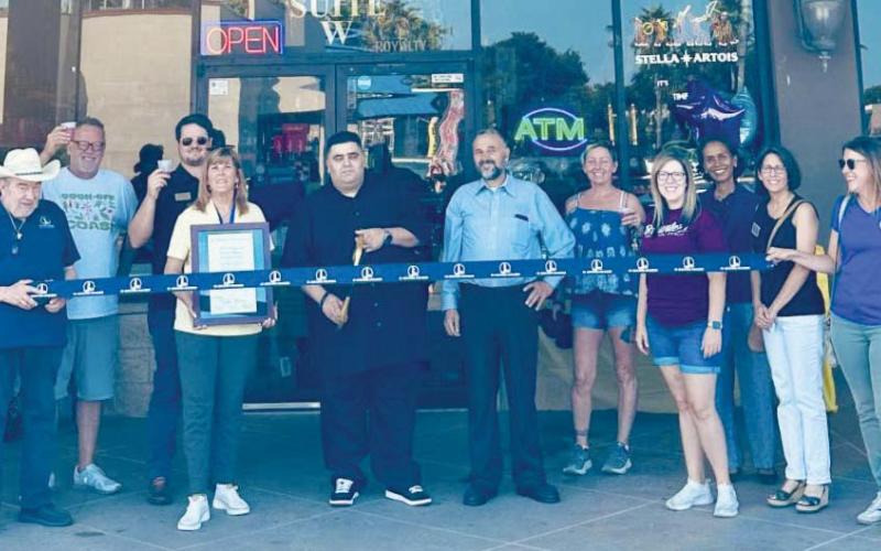 Council members Patrice Cusimano and Ryan Randall, representatives from the Parish President's Oce, the St. Bernard Chamber of Commerce, and community members join owner Shade Ahmad and Royalty Discount employees to cut the ribbon and celebrate the store's grand opening on Judge Perez Drive.