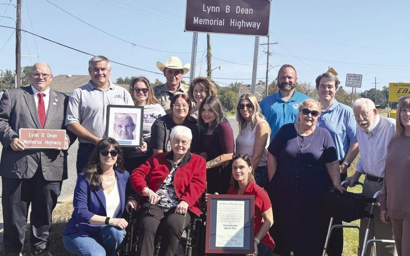 Rep. Mike Bayham, along with St. Bernard Parish ocials, dedicate a portion of LA 39 to former businessman and long-time elected ocial Lynn B. Dean, who passed away in 2022 at the age of 98. Dean's family and friends were also in attendance for the dedication.