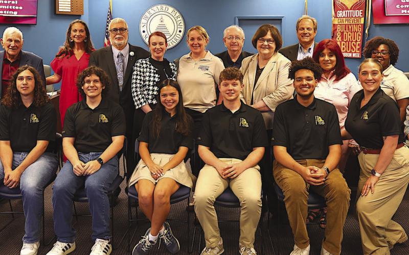 'AGLOA Senior Division' Left to right- Front Row: Jonathan Palazzolo, Trey Meyers, Christian Miller, Kimberly Quintanilla, Kevin Roussell, Kristion Thomas, Abbie Schilling. Second Row: Don Campbell, Millie Harris, Henry Rodriguez, Katherine Lemoine, Carly Creason, Joe Long, Doris Voitier, Sean Warner, Rosiland White, Keisa Rodney, Mary Lumetta