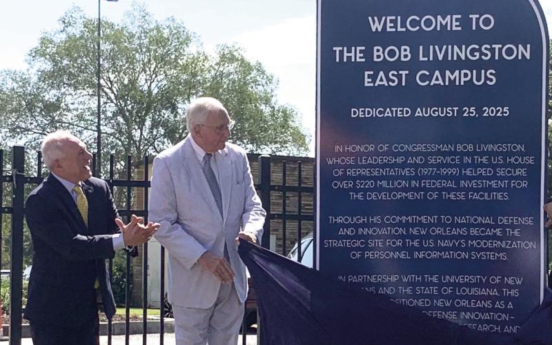 Steve Scalise (left) applauds Bob Livingston unveiling a plaque naming the East Campus of The Beach at UNO in honor of Livingston's successful eort to land a premier research and technology facility for Louisiana on the south shore of Lake Pontchartrain. Photo by Chris O'Connor