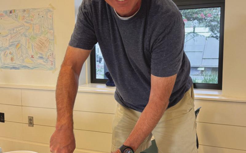OANA Sugar Fest Chairman Ray Lauga served homemade ice cream as part of the social.
