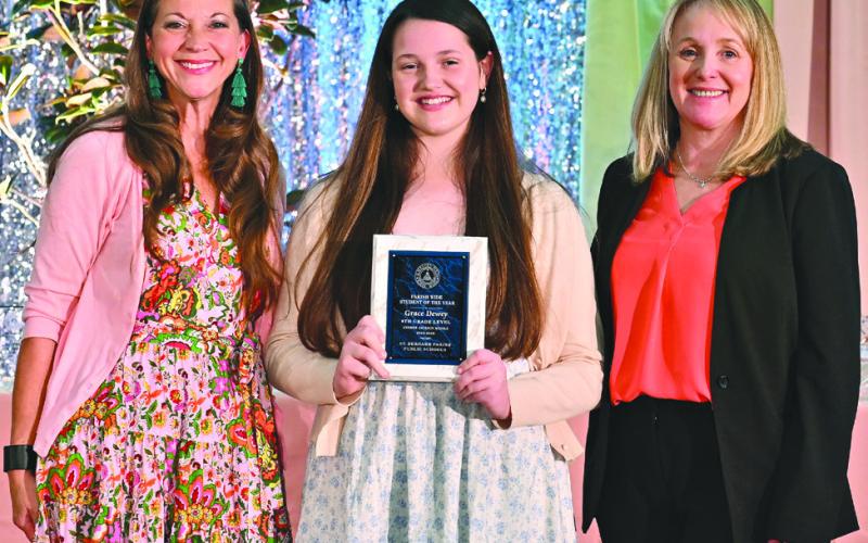 From left: Millie Harris, Regional and District Honoree student of the Year Grace Dewey, Carly Creason. Photo by Raymar Photography