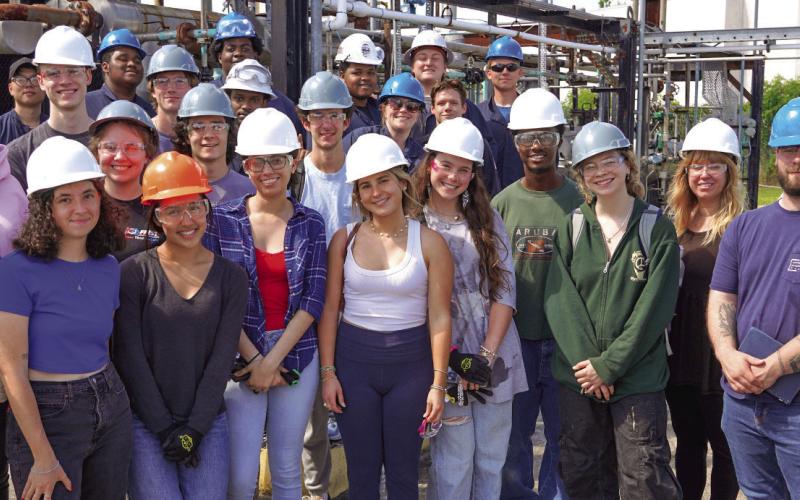 A group of Chemical Engineering students from the University of Tulane visited Nunez’s Process Technology program on April 25 to tour Nunez’s methanol plant. The visit marks Tulane’s first return to Nunez since the coronavirus pandemic. The two programs partnered to establish the methanol plant at Nunez in 2012.