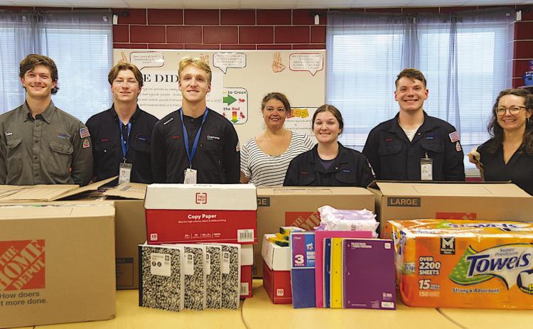 From left: Chalmette Re. ning PBF Energy Summer Interns Zaine Hutchison, Beau Dupuy, Arie Linton, CES Principal Katie McNab, Jaycee Spillman, Davis McCaleb, CES Assistant Principal Meg Lancaster.