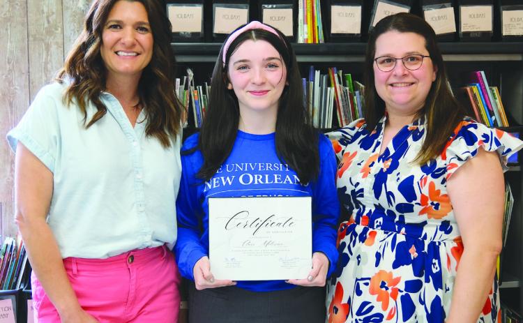 From left: Davies Elementary 3rd grade mentor teacher Jodi Crifasi, Clare Melerine, UNO Assistant Professor of Elementary Education Ashleigh Pela. gue.